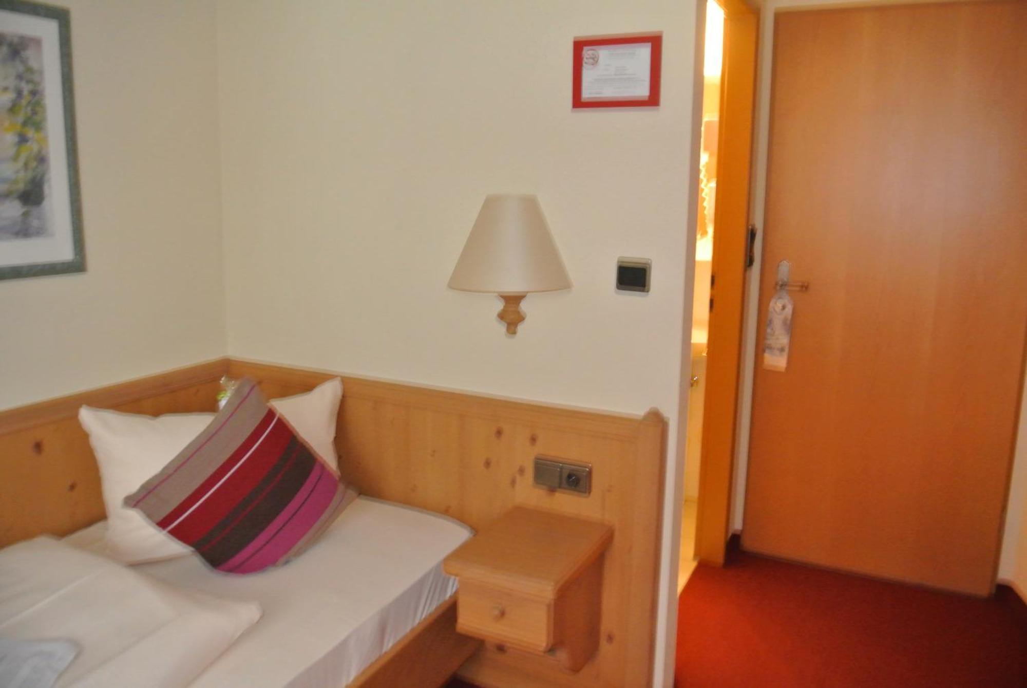 Akzent Hotel Am Bach Деттельбах Номер фото