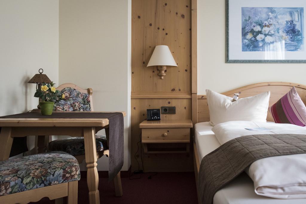 Akzent Hotel Am Bach Деттельбах Экстерьер фото